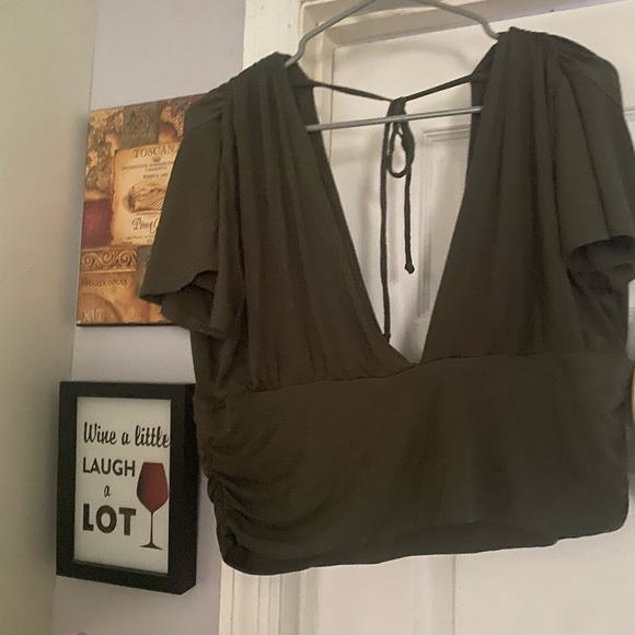 FINAL PRICE EARTHBOUND Olive Green V-Neck crop  Top - Picture 3 of 4